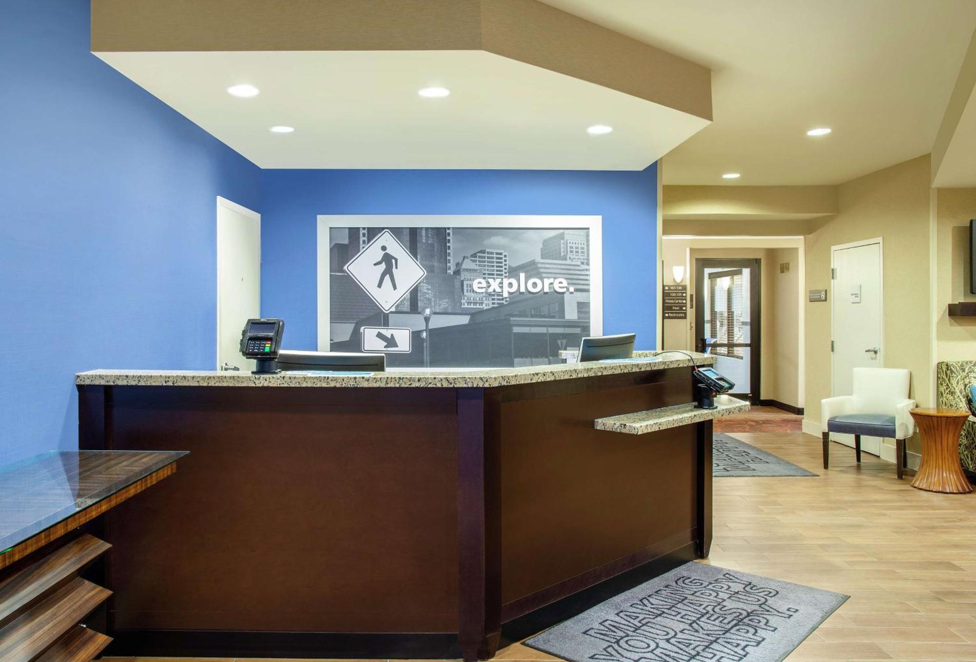 Hampton Inn Меррилвилл Экстерьер фото