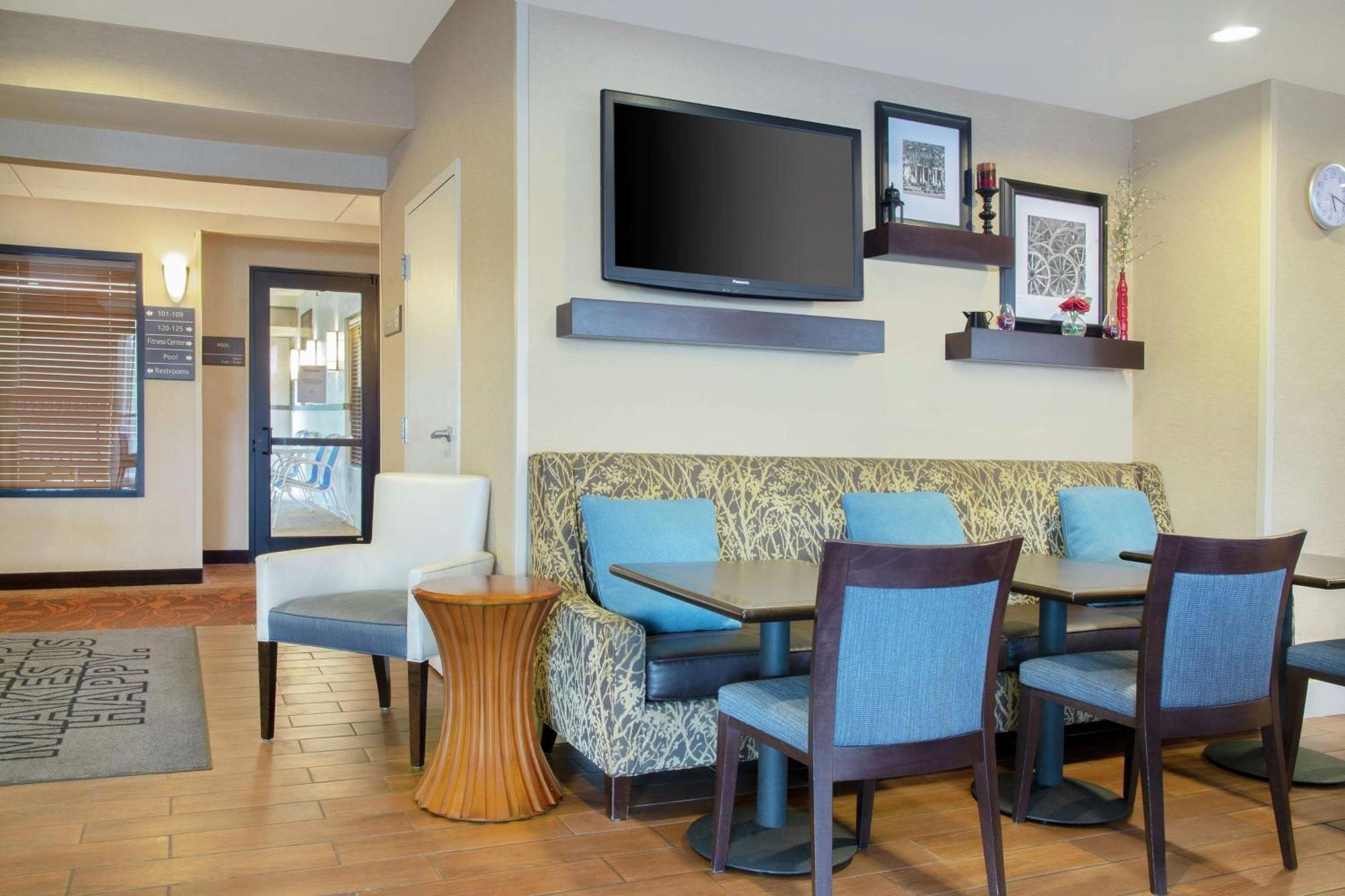 Hampton Inn Меррилвилл Экстерьер фото