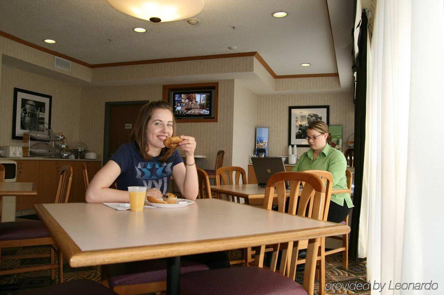 Hampton Inn Меррилвилл Ресторан фото