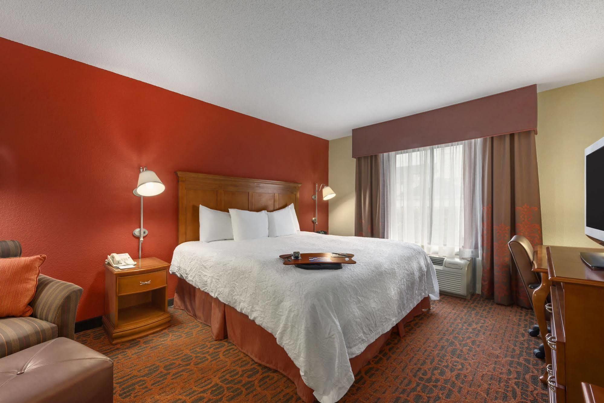 Hampton Inn Меррилвилл Номер фото